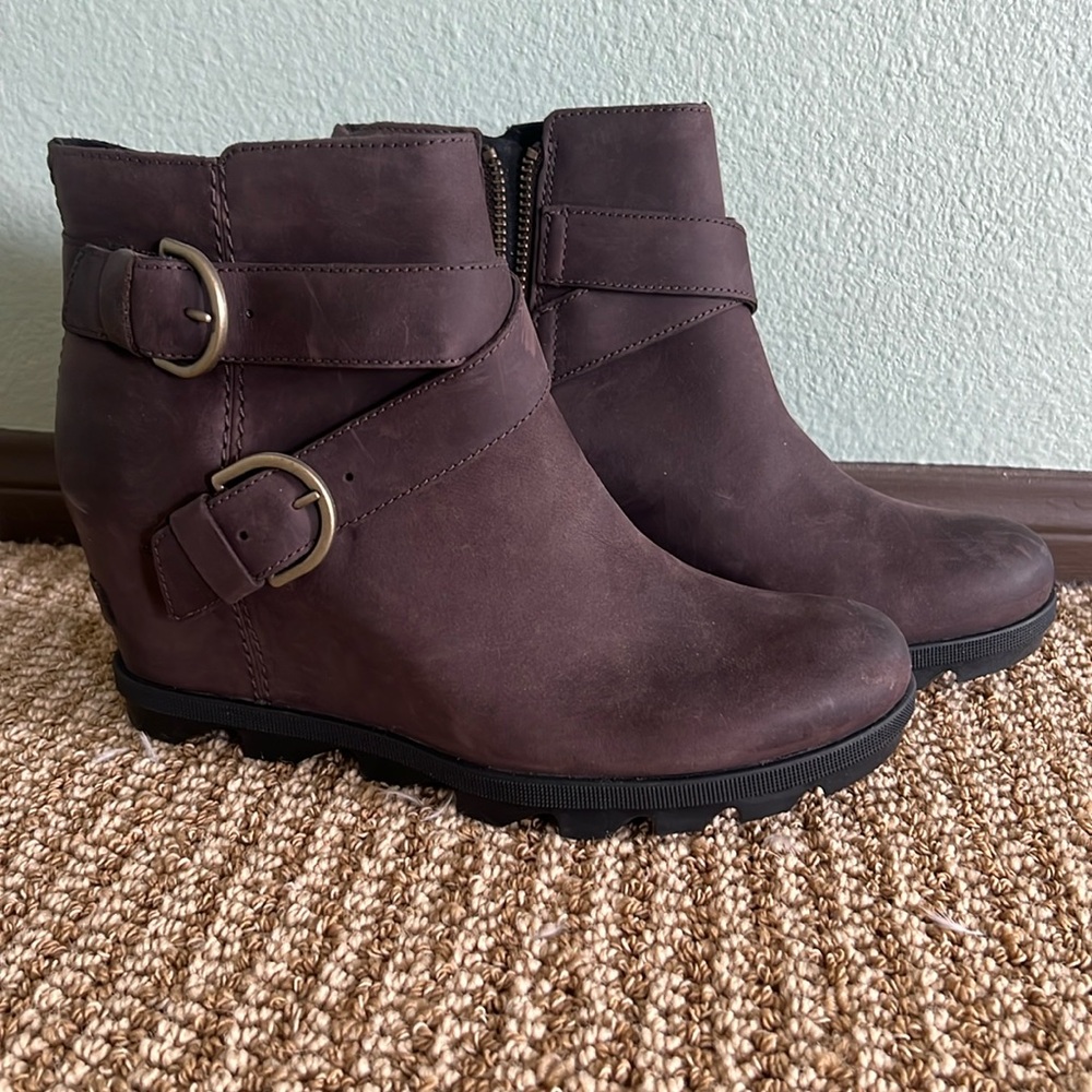 Sorel Joan of Arch Wedge with Buckle - size 10 - NWT
